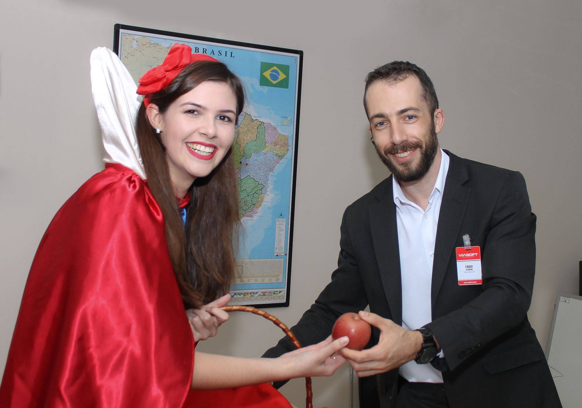 Branca de Neve distribui maçãs pela Viasoft