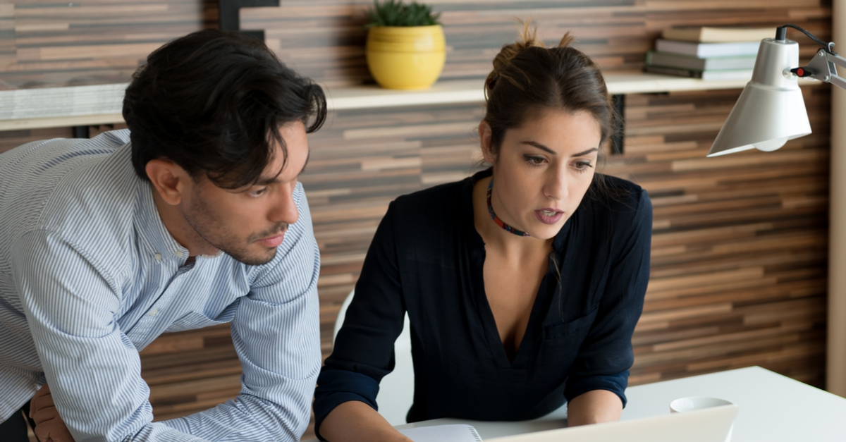 Conheça a diferença entre um chefe atencioso e um líder controlador